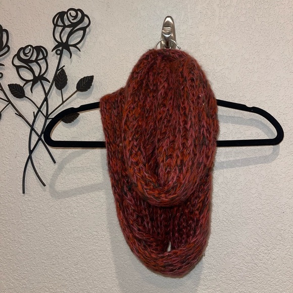 Red and Black Knit Scarf Infinity One Size - Picture 1 of 3